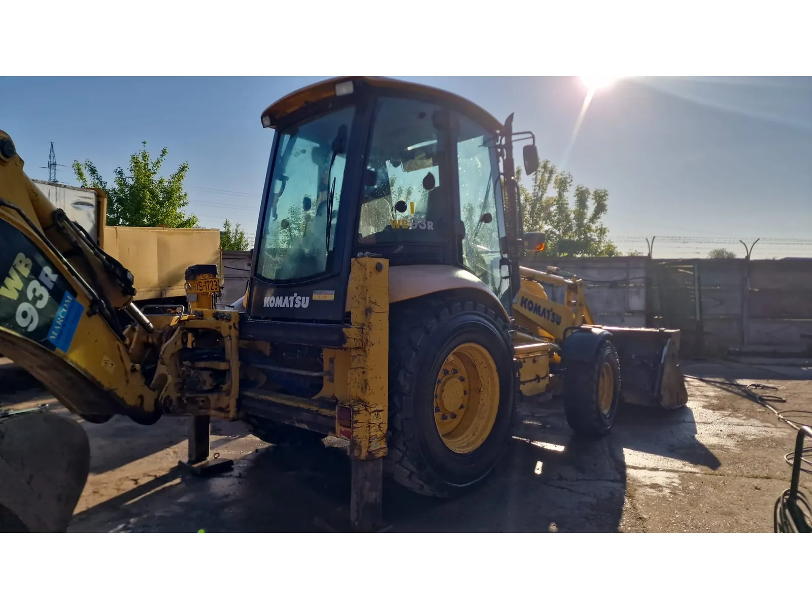 2016 KOMATSU WB93R-5E0