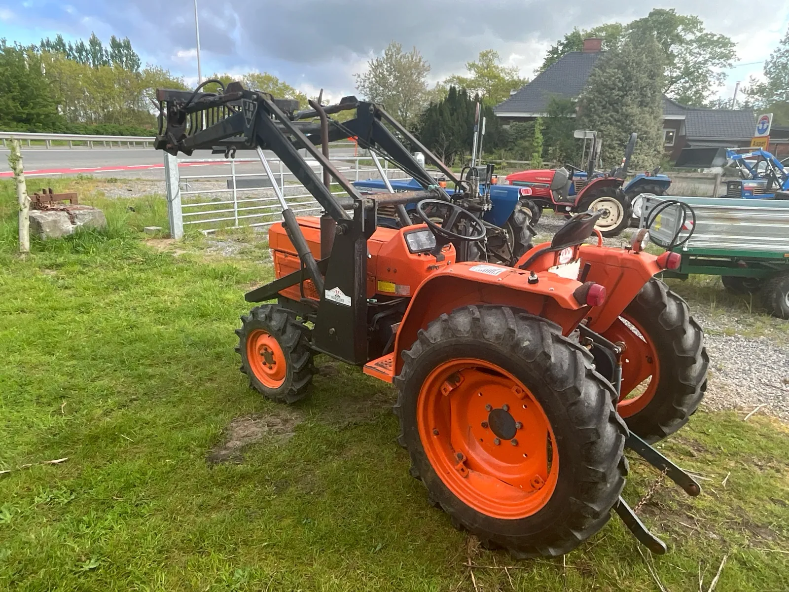 2001 Daedong with front loader