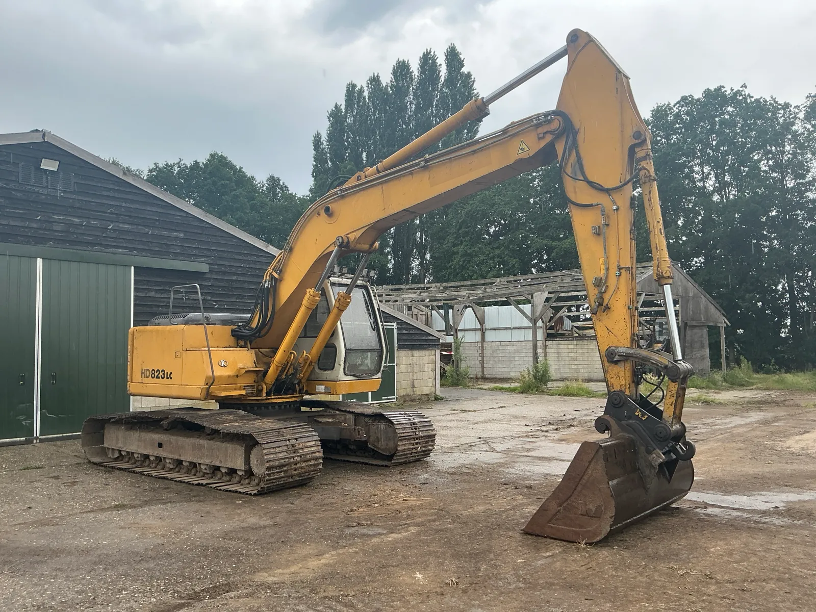 2000 Kato HD823LC