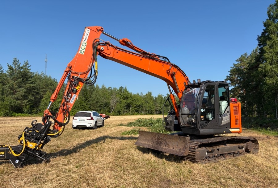 2020 Hitachi ZX 135 US-6