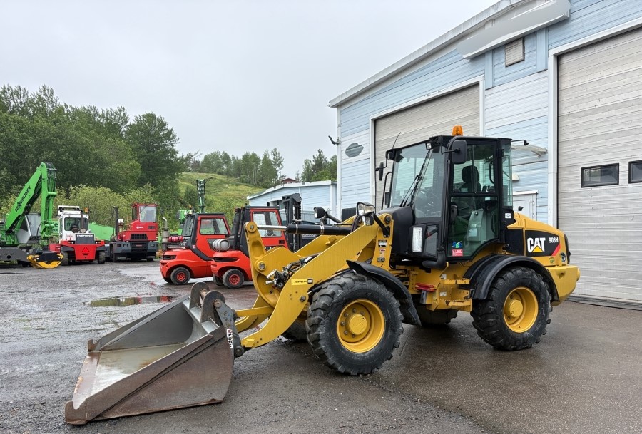 2011 CAT 908H
